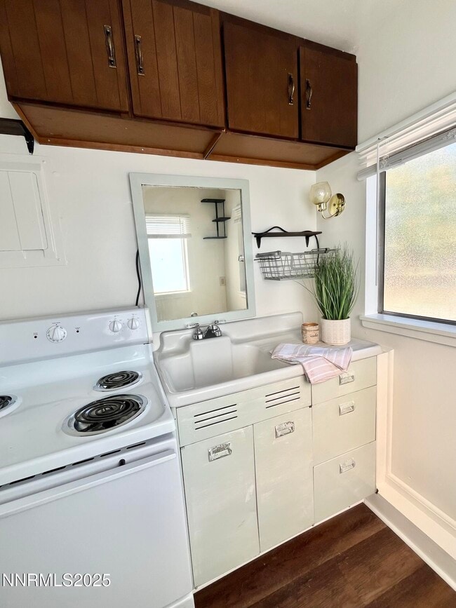 property at 1224 E St