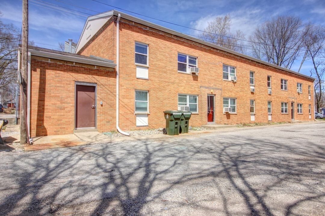 101BUS in Urbana, IL - Building Photo