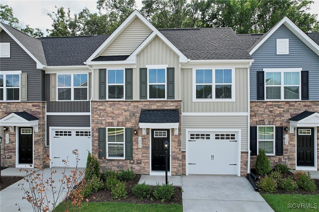 5400 Addison Gate Dr in Richmond, VA - Building Photo