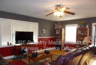 214 NW Broadmoor Ave in Topeka, KS - Building Photo - Building Photo