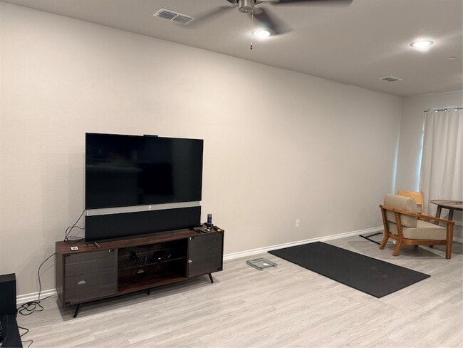 2909 Bluets Dr in Mesquite, TX - Foto de edificio - Building Photo