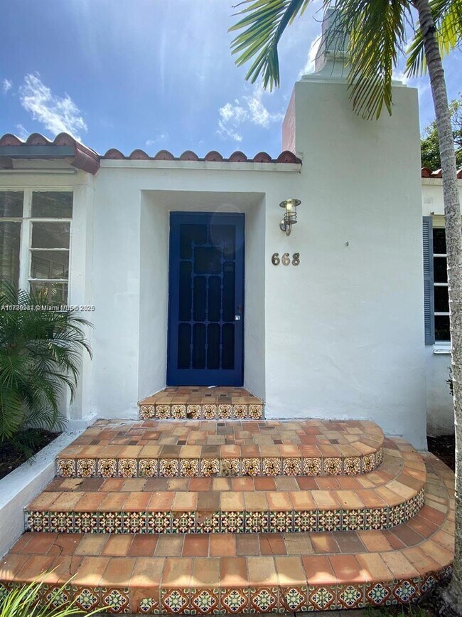 668 NE 72nd Terrace in Miami, FL - Building Photo - Building Photo