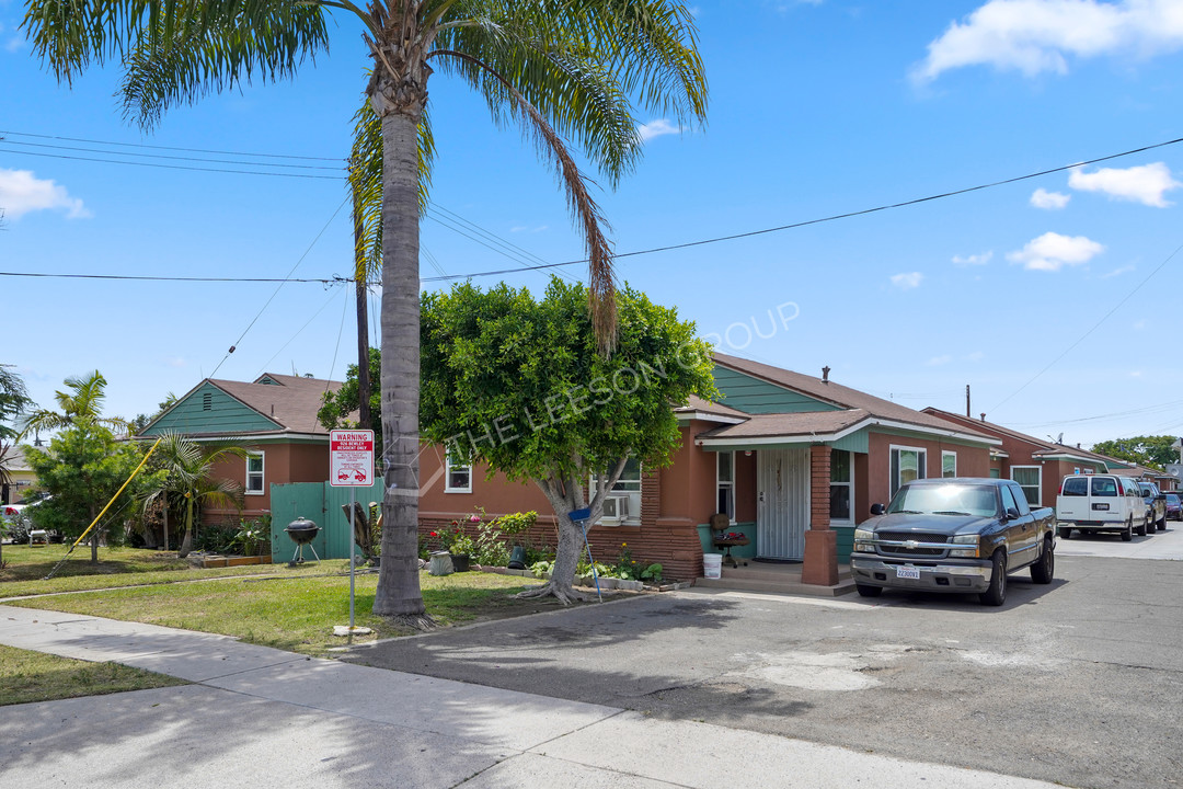 926 N Bewley St in Santa Ana, CA - Building Photo