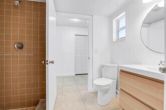 8002 Lagos De Campo Blvd in Tamarac, FL - Building Photo - Building Photo