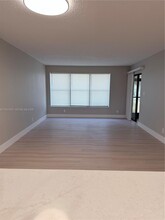 2324 S Cypress Bend Dr in Pompano Beach, FL - Building Photo - Building Photo