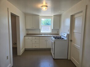 1111 Kenwood Ave in Turlock, CA - Building Photo - Building Photo