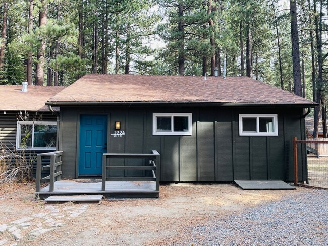 2224 Helen Ave in South Lake Tahoe, CA - Building Photo - Building Photo