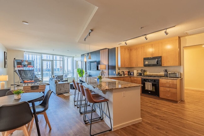 44 W Monroe St in Phoenix, AZ - Foto de edificio - Building Photo