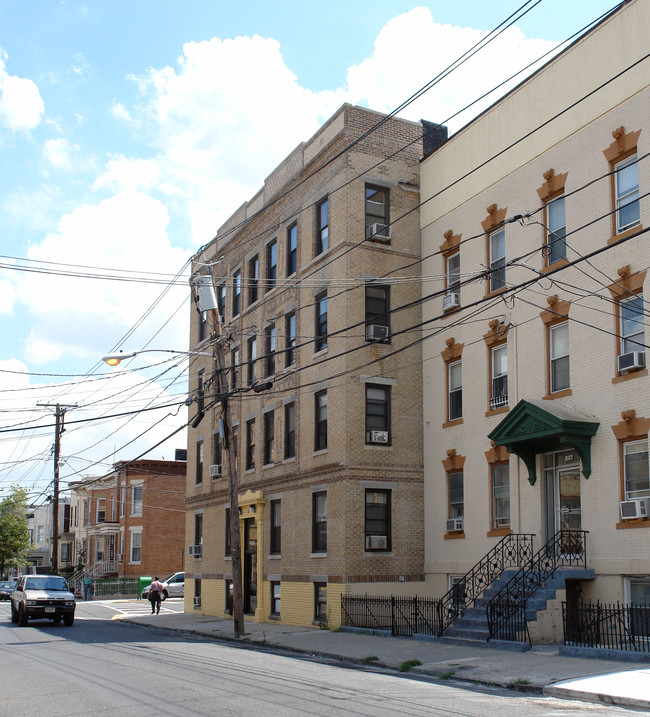 201 59th St in West New York, NJ - Building Photo - Building Photo