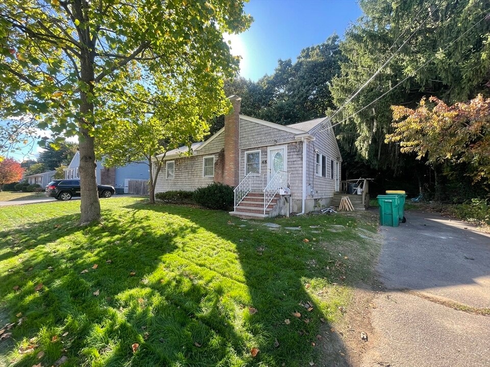 48 Bornwood Dr in Norwood, MA - Foto de edificio