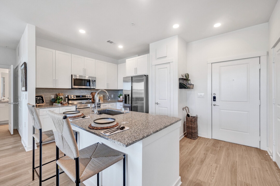 Broadstone Sierra Vista in Rosharon, TX - Building Photo