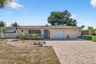 301 SE 8th Ave in Deerfield Beach, FL - Building Photo