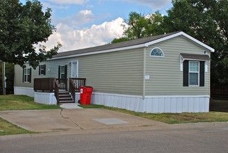 Mesquite Greens in Dallas, TX - Building Photo - Building Photo