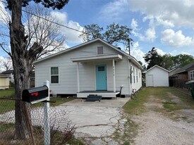 9210 E Ave O in Houston, TX - Building Photo