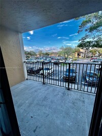 400 Palm Cir W, Unit 202 photo'