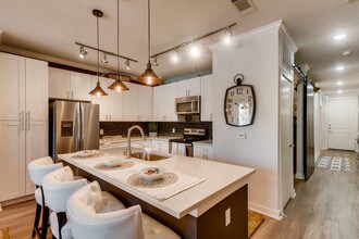 1900 Barton Springs, Unit #2042, Unit 2042 in Austin, TX - Building Photo - Building Photo