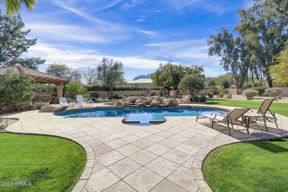 5803 E Vía Del Cielo in Paradise Valley, AZ - Building Photo