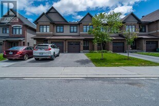 71 Fallengale Cres in Ottawa, ON - Building Photo