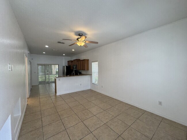8536 Gablebend Way in Tampa, FL - Building Photo - Building Photo