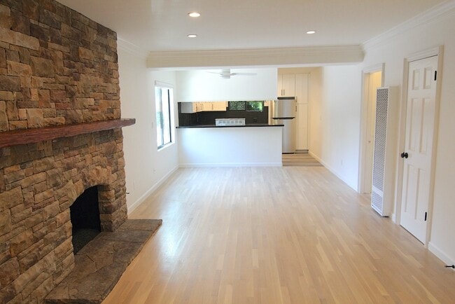 6345 Primrose Ave, Unit 1 in Los Angeles, CA - Building Photo - Building Photo