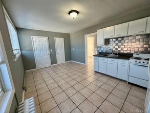 2 Raymond Ave, Unit 3B in Poughkeepsie, NY - Building Photo - Building Photo