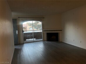 231 Mission Newport Ln in Las Vegas, NV - Building Photo - Building Photo