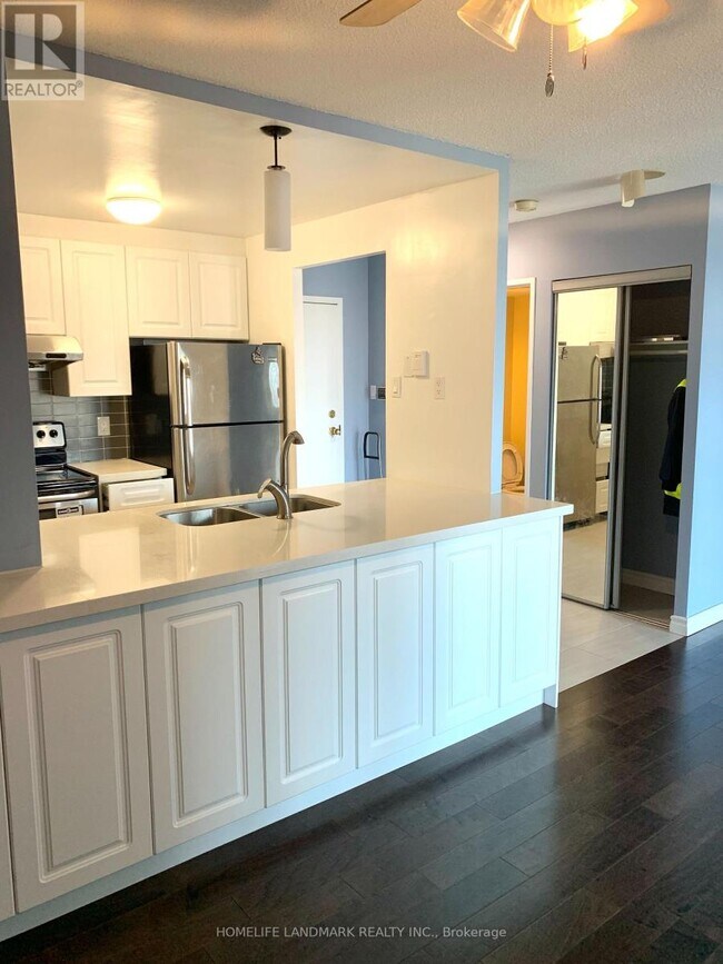 265-265 Enfield Pl in Mississauga, ON - Building Photo - Building Photo