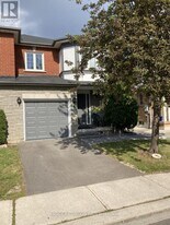 126 Pinedale Gate in Vaughan, ON - Building Photo