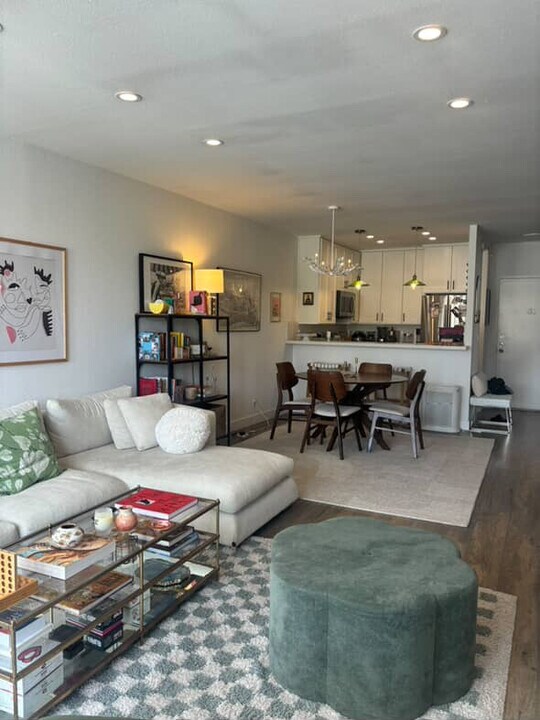 11645 Montana Ave, Unit 325 in Los Angeles, CA - Building Photo