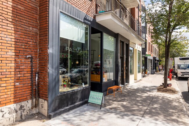5253-5263 Saint-Laurent Boul in Montréal, QC - Building Photo - Building Photo
