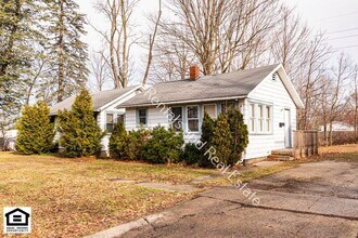 122 N Grant St in Kendallville, IN - Foto de edificio - Building Photo