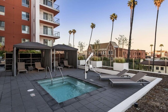 455 S Kenmore Ave in Los Angeles, CA - Building Photo - Building Photo