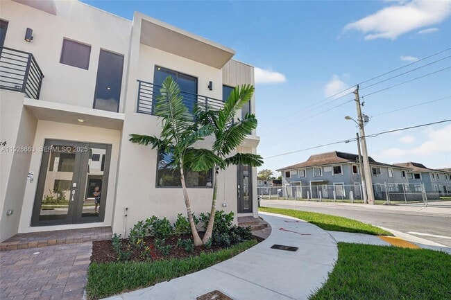 13888 SW 261st Terrace in Princeton, FL - Building Photo - Building Photo