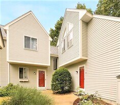 197 Lake St, Unit 15 in Weymouth, MA - Building Photo