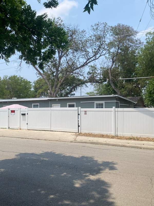 property at 5415 Buena Vista St