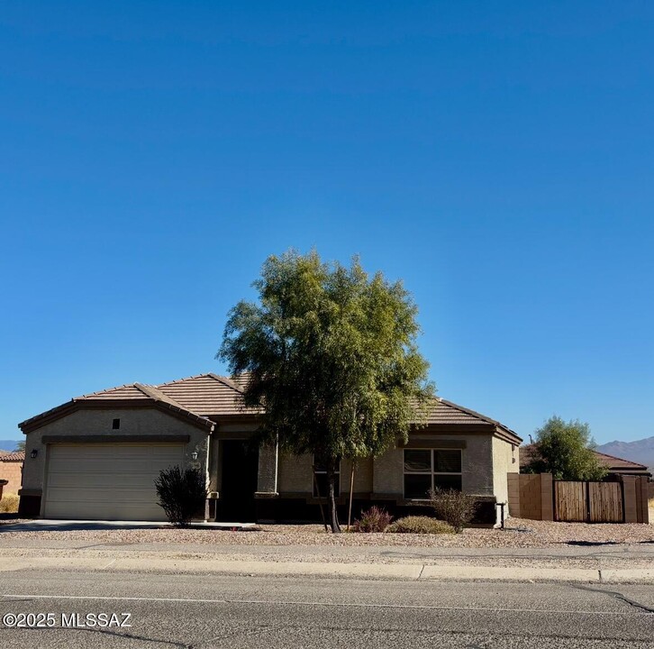 17991 S Camino De Las Quintas in Sahuarita, AZ - Building Photo