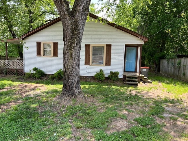 property at 407 W Henry St