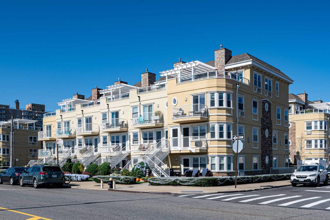 Bell Shores Condominium in Rockaway Park, NY - Building Photo