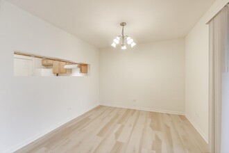 825 Waterview Cir, Unit 3 in Vernon Hills, IL - Building Photo - Building Photo