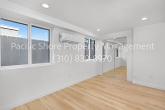 2326 Carmona Ave in Los Angeles, CA - Building Photo - Building Photo