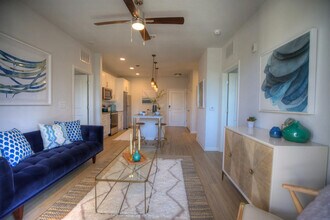 Viridian at Bonita Springs in Bonita Springs, FL - Foto de edificio - Building Photo