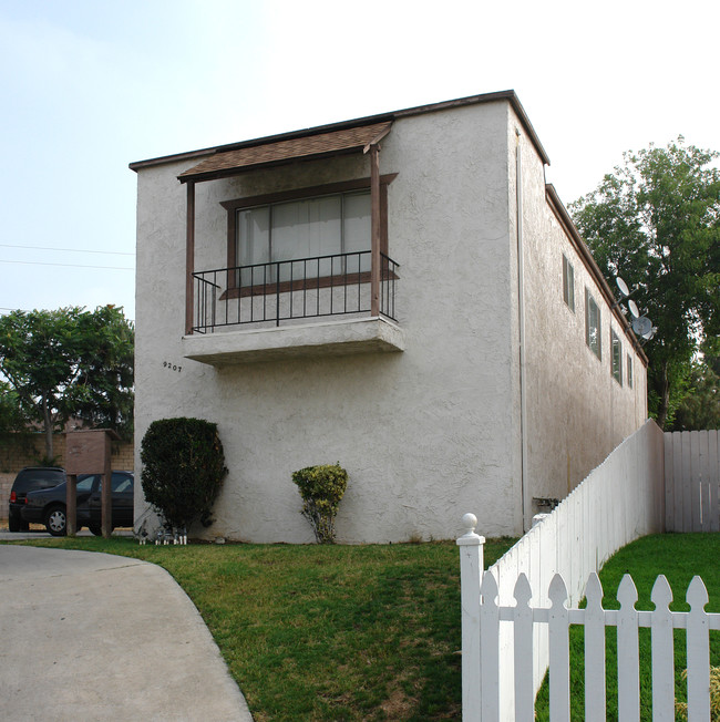 9207 Wheeler Ct in Fontana, CA - Building Photo - Building Photo