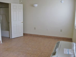 OW Collins - 62+ & 50+ Senior Apartment in Port Arthur, TX - Foto de edificio - Building Photo