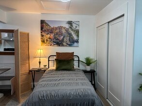 329 E Mendocino Ave in Stockton, CA - Foto de edificio - Building Photo