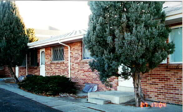 East 8th Avenue in Aurora, CO - Building Photo