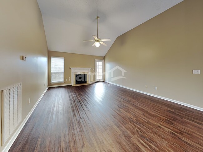 1245 Kristopher Dr in Lebanon, TN - Foto de edificio - Building Photo