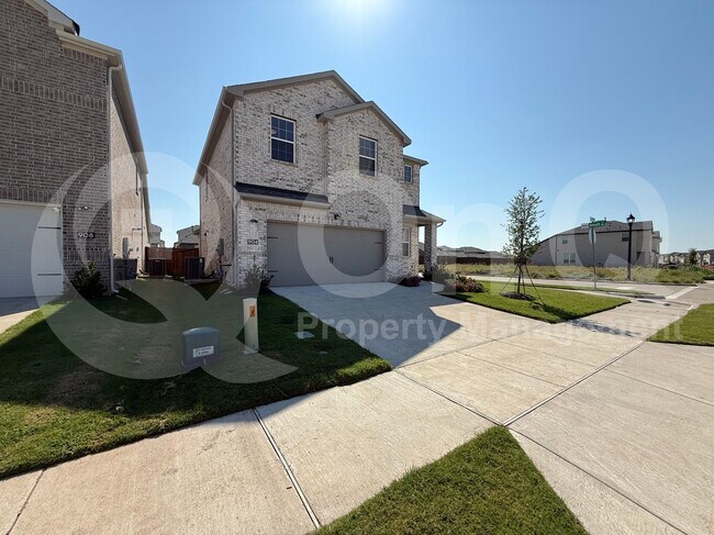 property at 904 Santa Lucia Dr