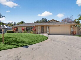 3055 SE Glasgow Dr in Stuart, FL - Building Photo