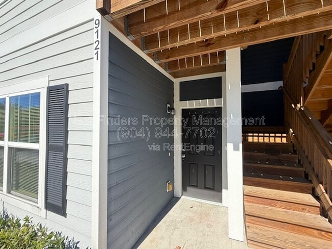 9121 Western Way in Jacksonville, FL - Building Photo - Building Photo