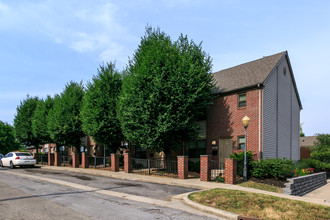 Ohio Street TownHomes in Indianapolis, IN - Foto de edificio - Building Photo